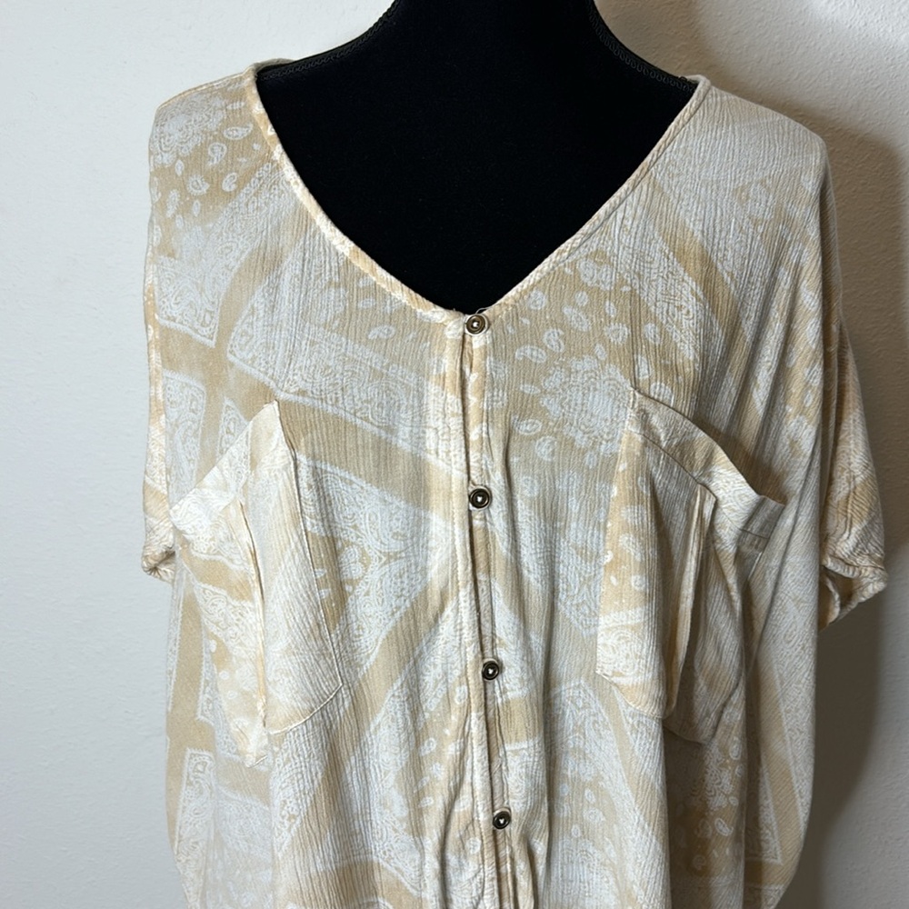 Maurices Size 4x Button Up Top - image 2